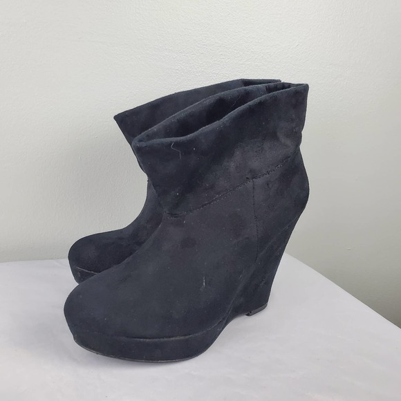 Kelsi Dagger Wilma Black Vegan Suede Fold over Wedge Booties Women's 6 - Picture 2 of 13